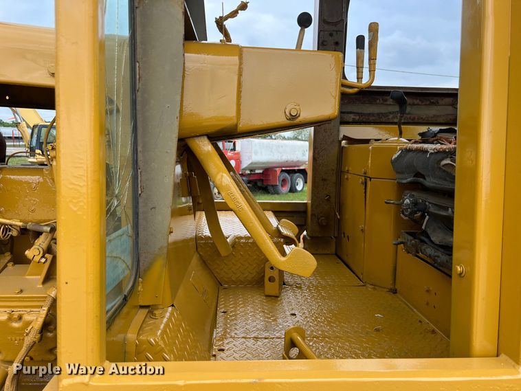 image for item DS3002 1978 Caterpillar D9H dozer