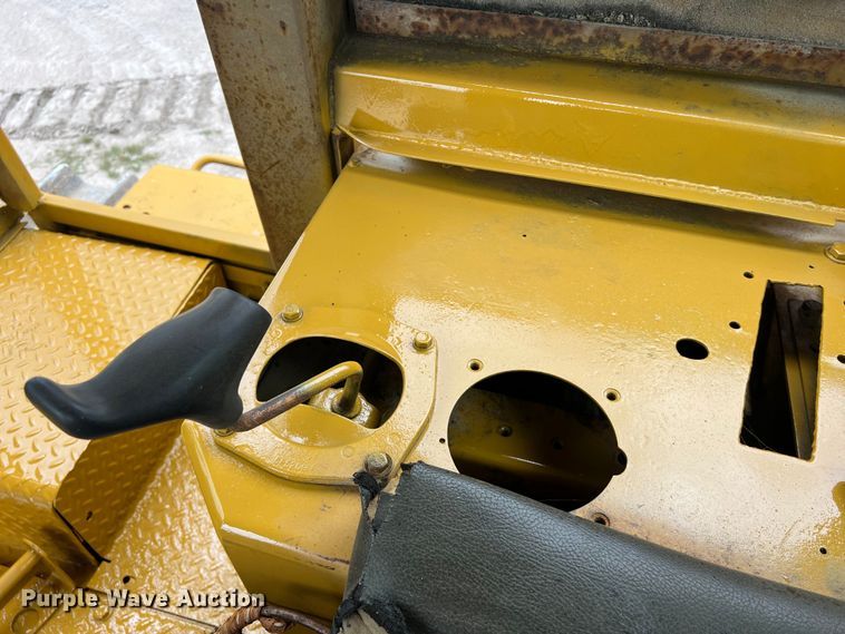 image for item DS3002 1978 Caterpillar D9H dozer
