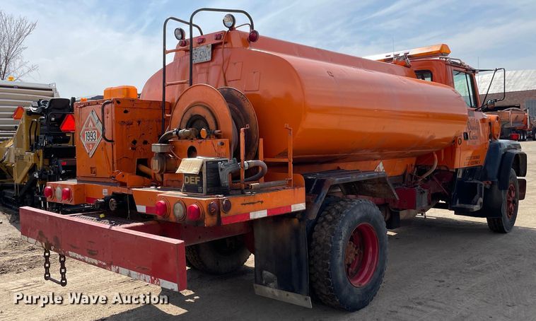 image for item DS5467 1997 Ford  L8000 fuel truck