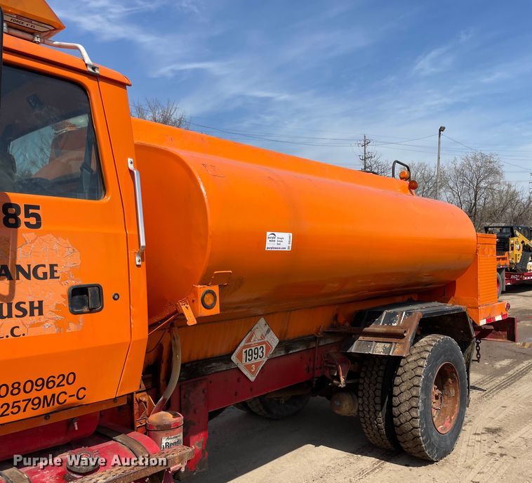 image for item DS5467 1997 Ford  L8000 fuel truck