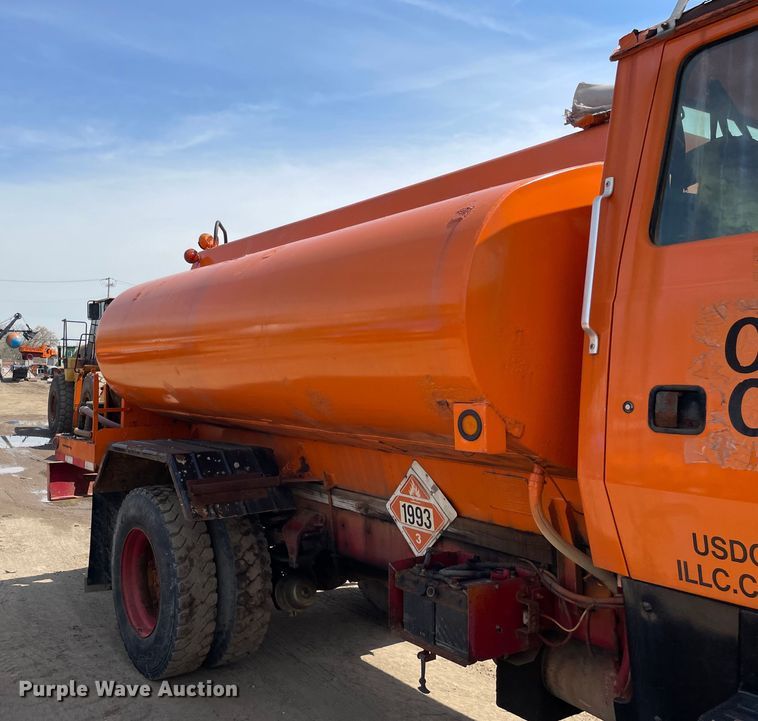 image for item DS5467 1997 Ford  L8000 fuel truck