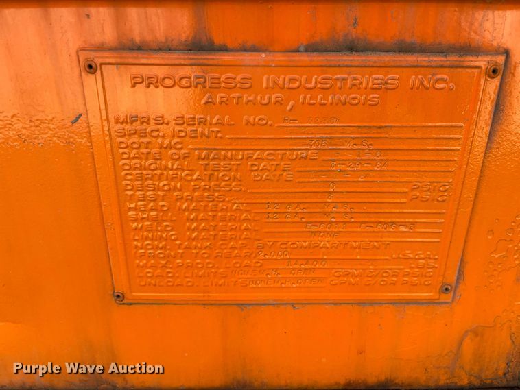 image for item DS5467 1997 Ford  L8000 fuel truck