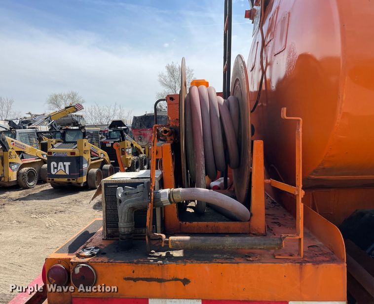 image for item DS5467 1997 Ford  L8000 fuel truck