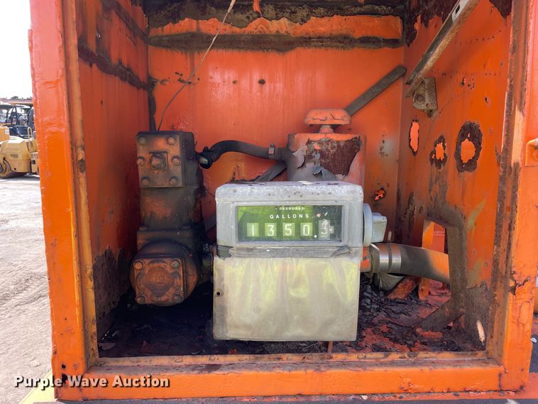 image for item DS5467 1997 Ford  L8000 fuel truck