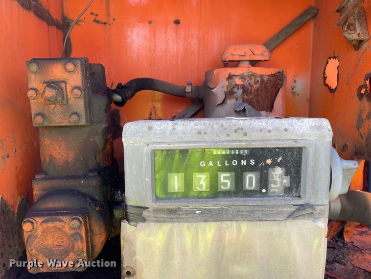 image for item DS5467 1997 Ford  L8000 fuel truck