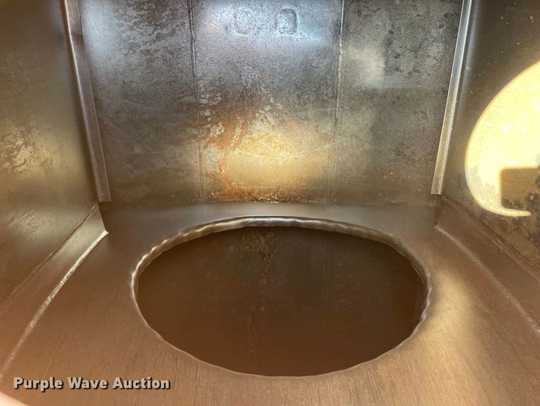 image for item DS5467 1997 Ford  L8000 fuel truck