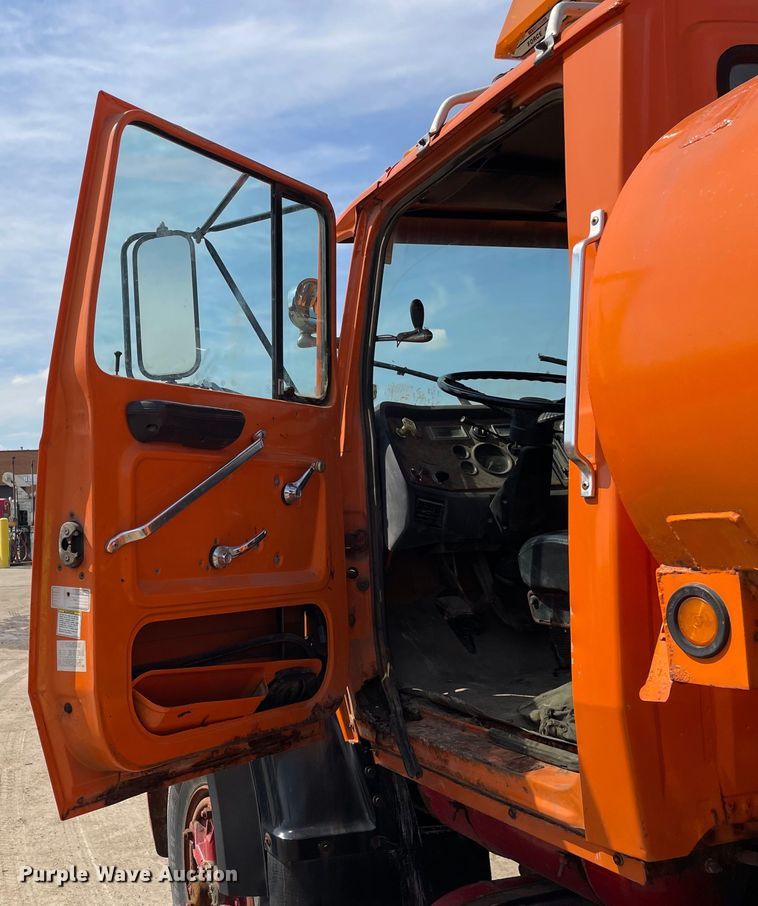 image for item DS5467 1997 Ford  L8000 fuel truck