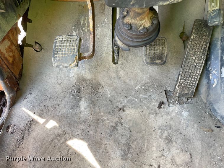 image for item DS5467 1997 Ford  L8000 fuel truck