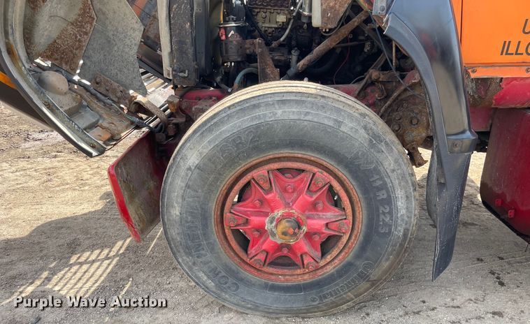 image for item DS5467 1997 Ford  L8000 fuel truck