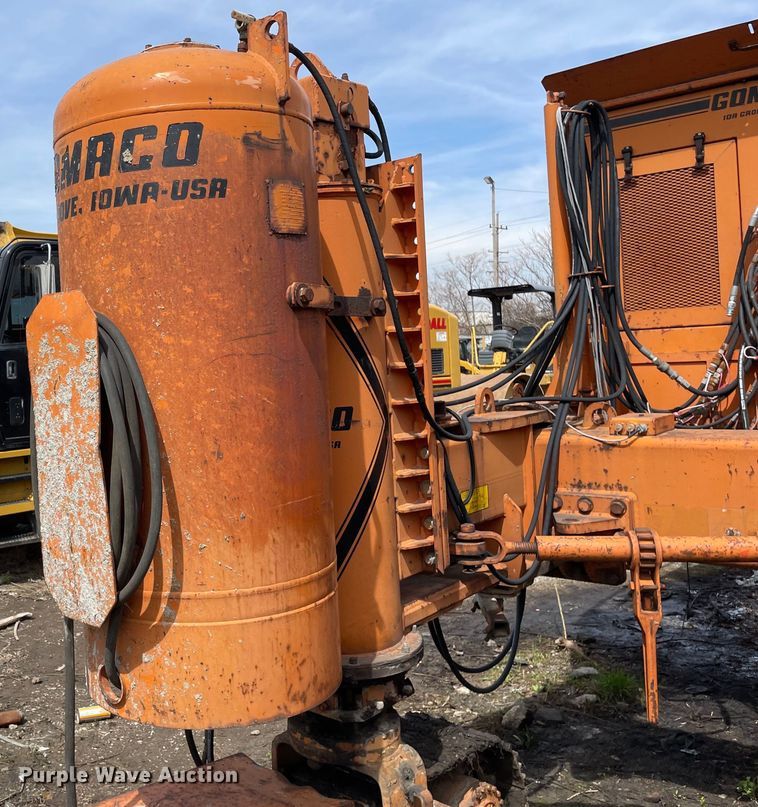 image for item DS5477 Gomaco  GT6300 slip form paver 