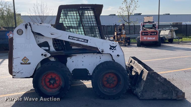 image for item DS5492 2006 Bobcat  S220 skid steer loader