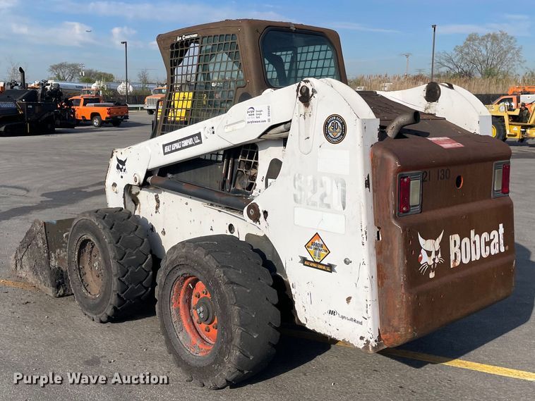 image for item DS5492 2006 Bobcat  S220 skid steer loader