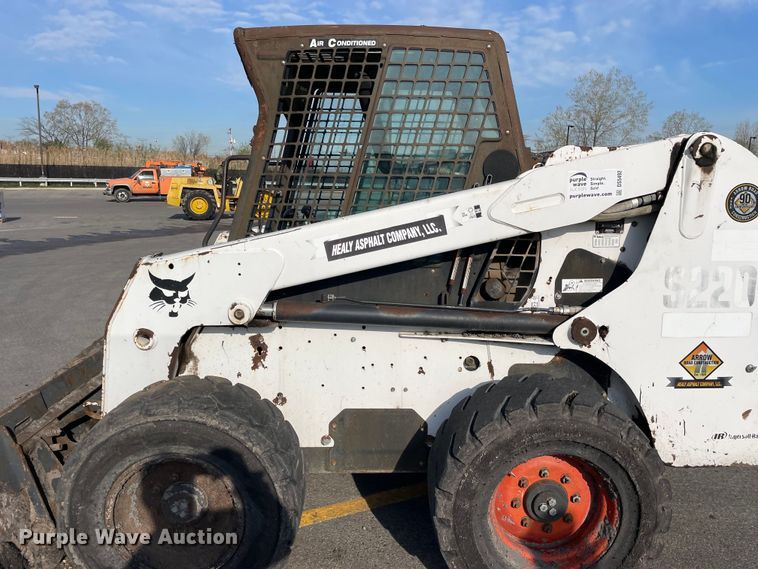 image for item DS5492 2006 Bobcat  S220 skid steer loader