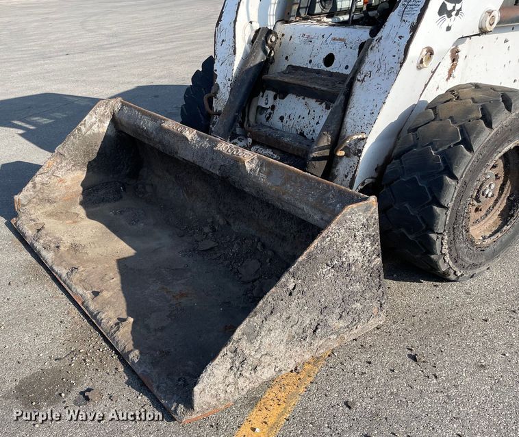 image for item DS5492 2006 Bobcat  S220 skid steer loader