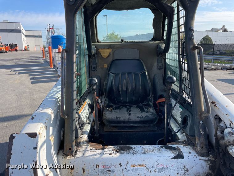 image for item DS5492 2006 Bobcat  S220 skid steer loader