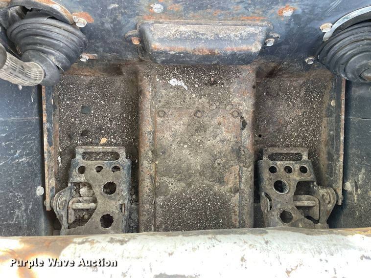 image for item DS5492 2006 Bobcat  S220 skid steer loader