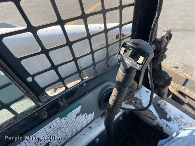 image for item DS5492 2006 Bobcat  S220 skid steer loader