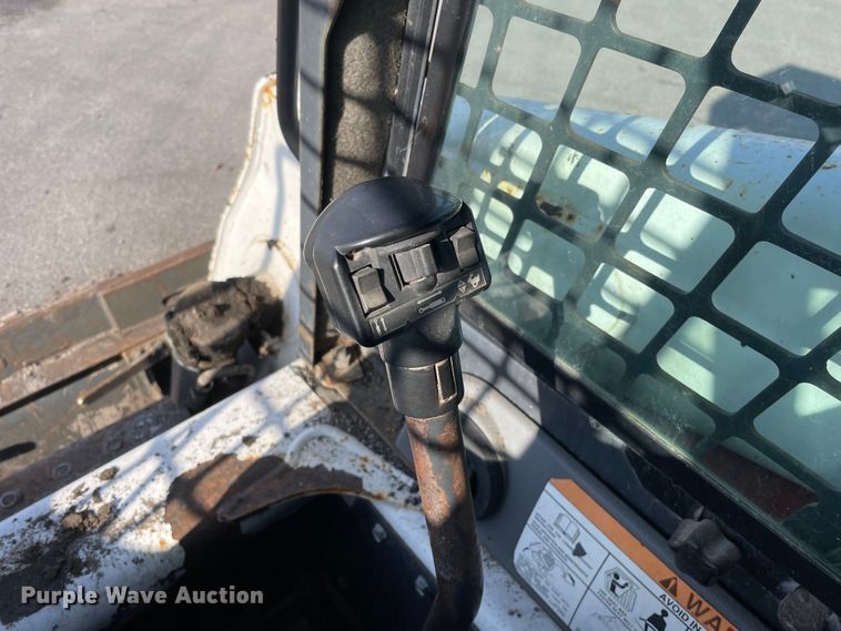 image for item DS5492 2006 Bobcat  S220 skid steer loader