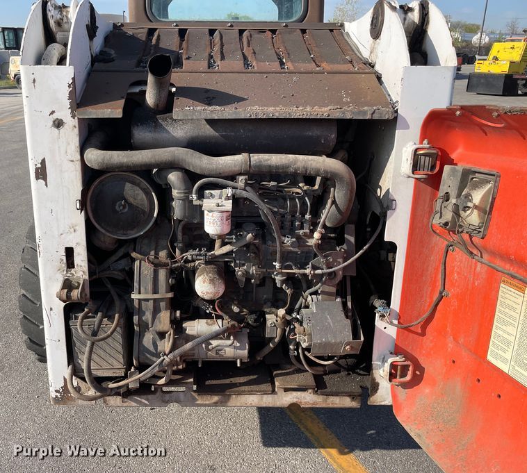 image for item DS5492 2006 Bobcat  S220 skid steer loader
