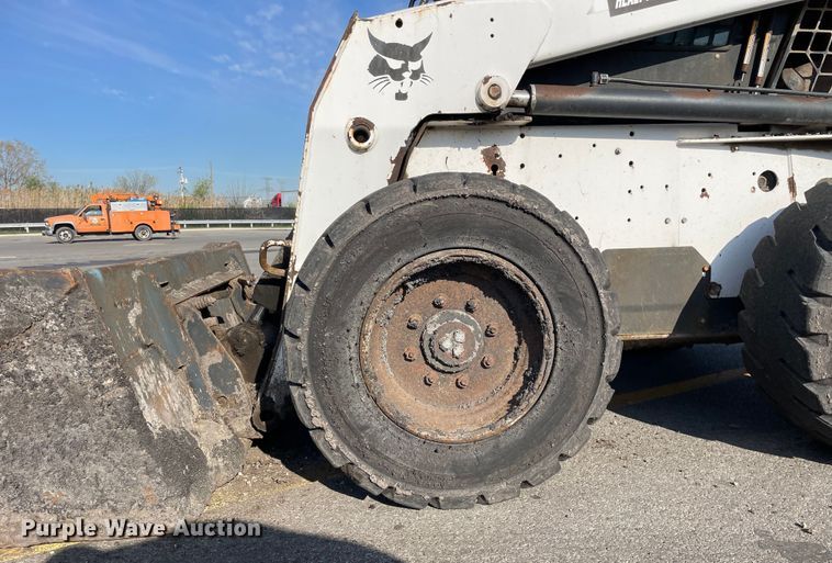 image for item DS5492 2006 Bobcat  S220 skid steer loader
