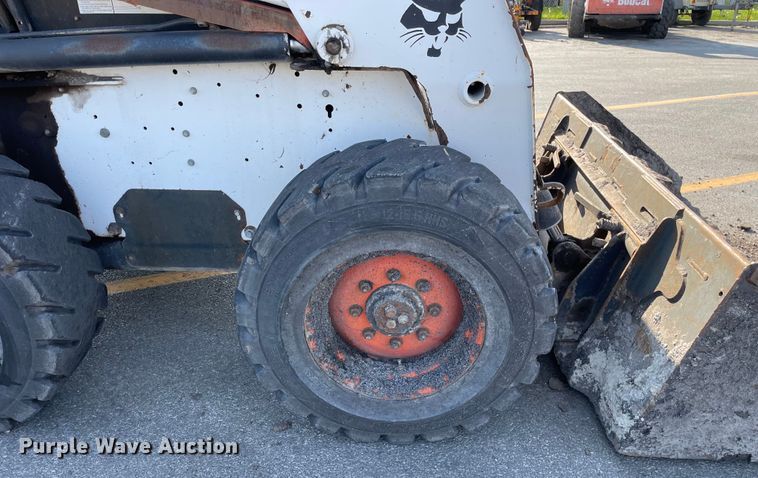 image for item DS5492 2006 Bobcat  S220 skid steer loader