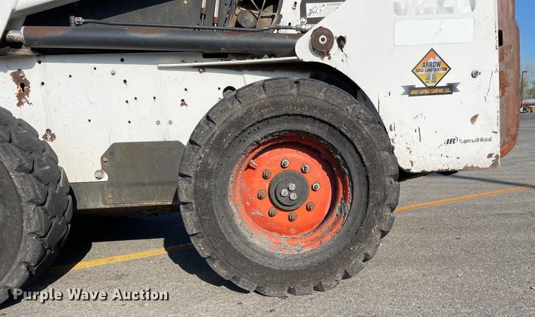 image for item DS5492 2006 Bobcat  S220 skid steer loader