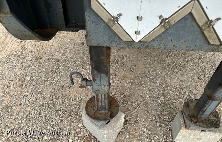 image for item DU3000 1998 Odom equipment trailer