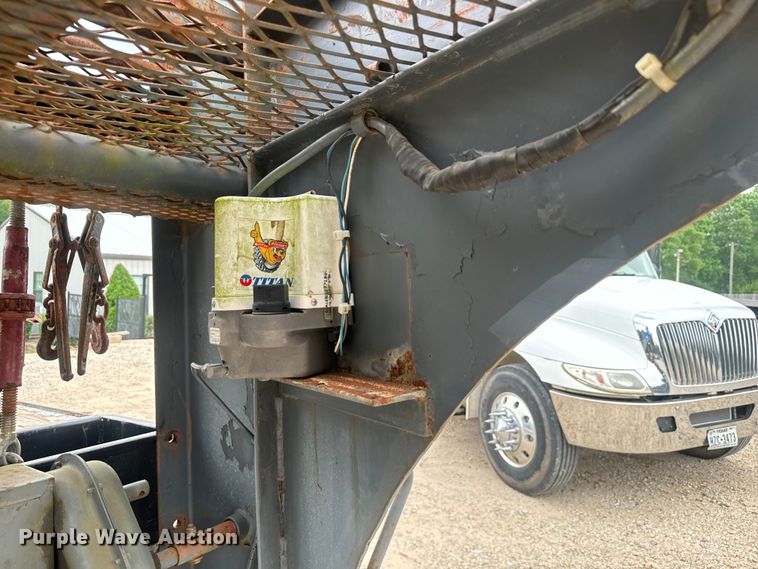 image for item DU3000 1998 Odom equipment trailer