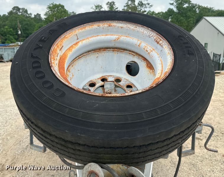 image for item DU3000 1998 Odom equipment trailer