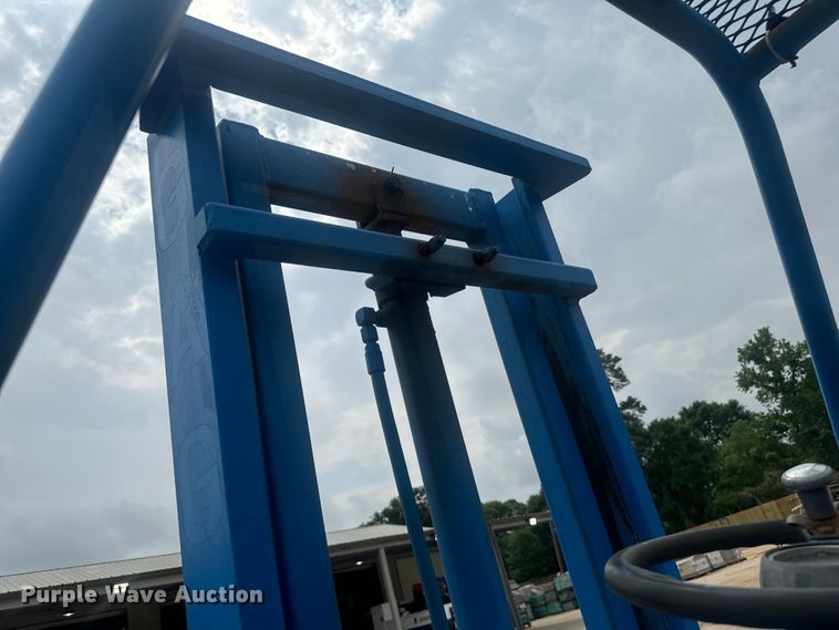 image for item DU3001 1999 Chrisman RT5000 Navigator forklift