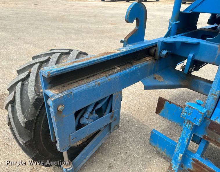 image for item DU3001 1999 Chrisman RT5000 Navigator forklift