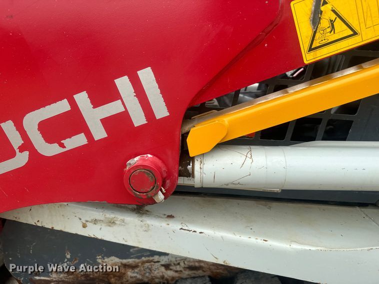 image for item DU3002 2018 Takeuchi TL8 tracked skid steer loader