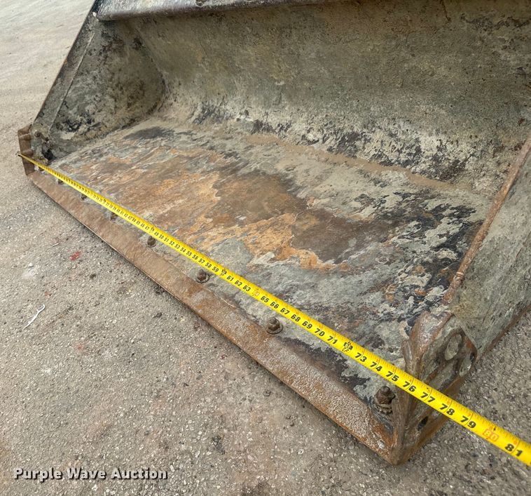 image for item DU3002 2018 Takeuchi TL8 tracked skid steer loader