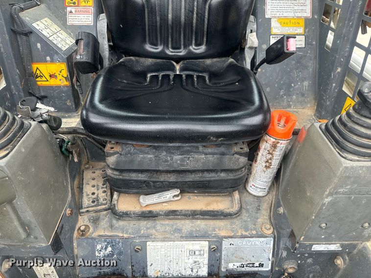 image for item DU3002 2018 Takeuchi TL8 tracked skid steer loader