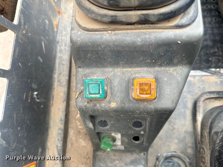 image for item DU3002 2018 Takeuchi TL8 tracked skid steer loader