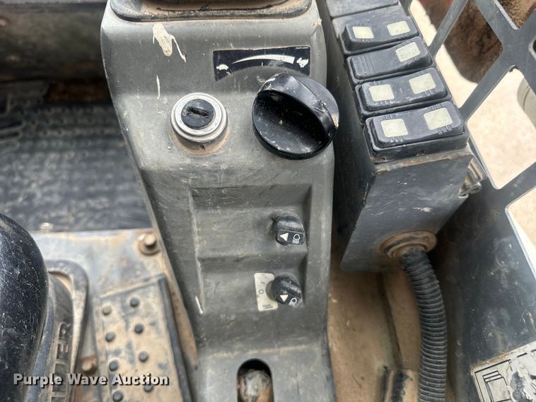 image for item DU3002 2018 Takeuchi TL8 tracked skid steer loader