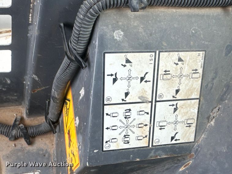 image for item DU3002 2018 Takeuchi TL8 tracked skid steer loader