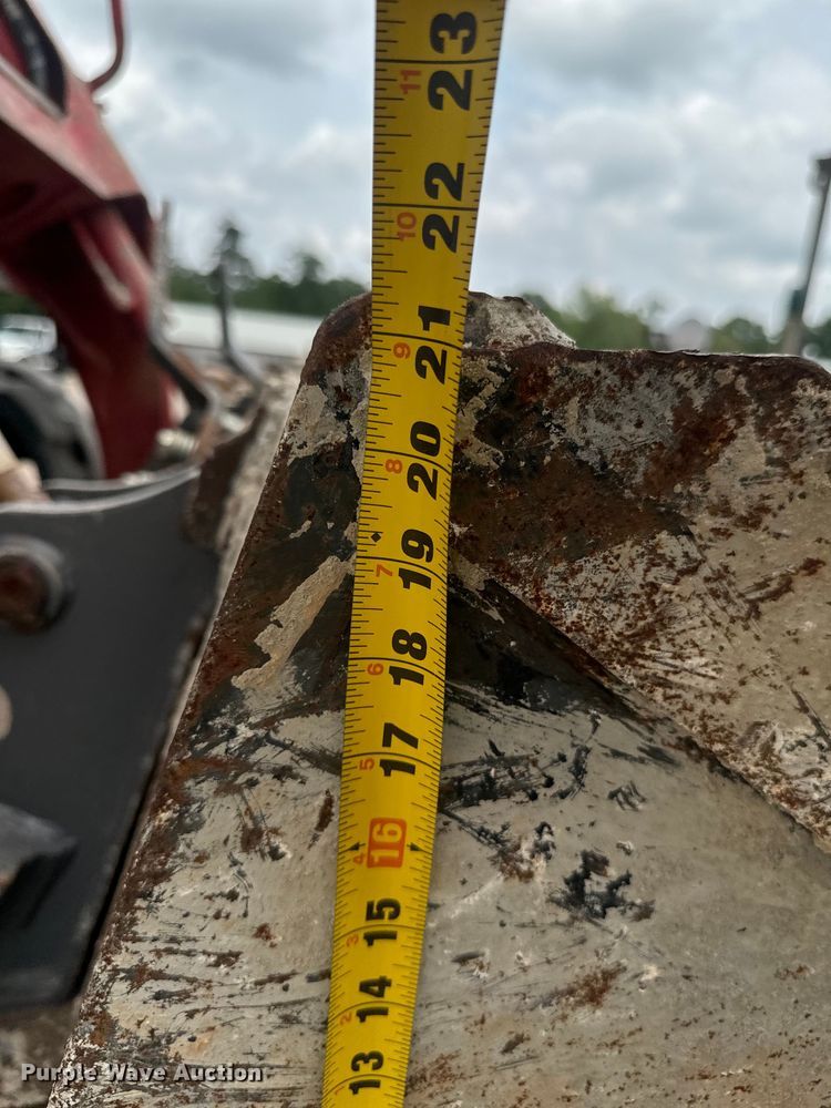 image for item DU3003 2019 Takeuchi TL8 tracked skid steer loader