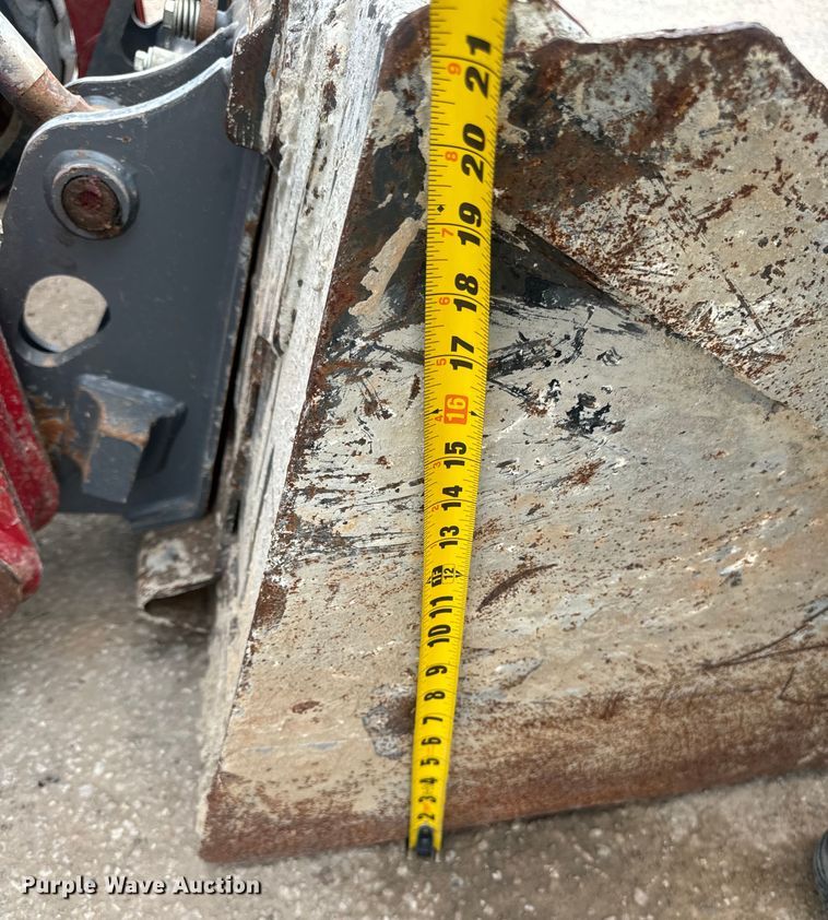 image for item DU3003 2019 Takeuchi TL8 tracked skid steer loader