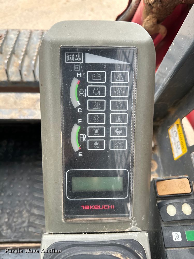 image for item DU3003 2019 Takeuchi TL8 tracked skid steer loader