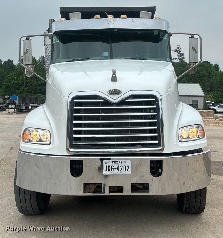 image for item DU3005 2004 Mack CX613 dump truck