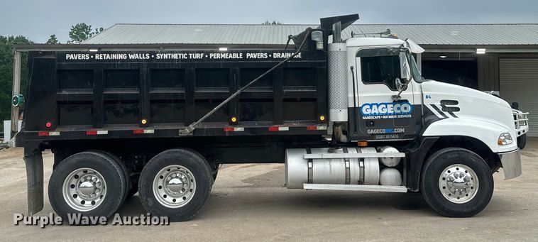 image for item DU3005 2004 Mack CX613 dump truck