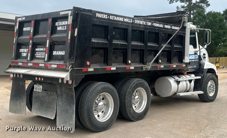 image for item DU3005 2004 Mack CX613 dump truck