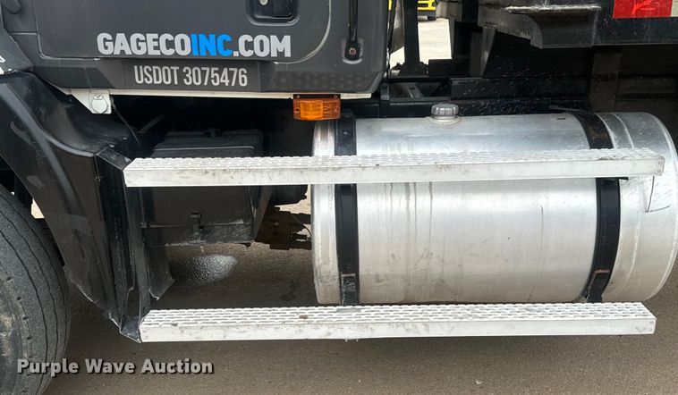 image for item DU3005 2004 Mack CX613 dump truck