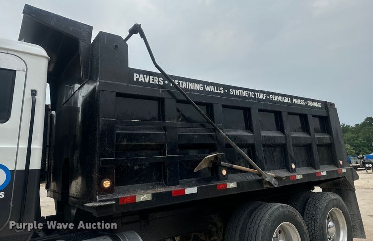 image for item DU3005 2004 Mack CX613 dump truck