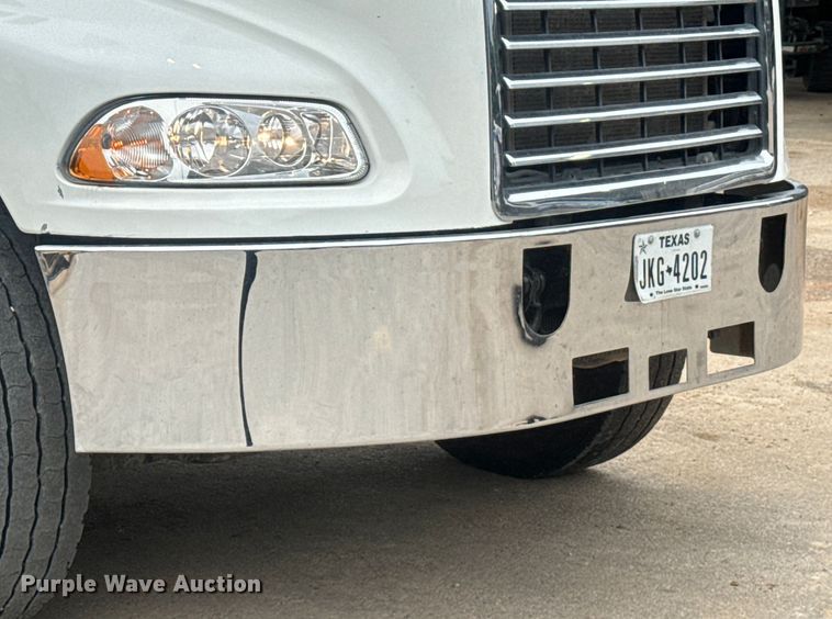 image for item DU3005 2004 Mack CX613 dump truck