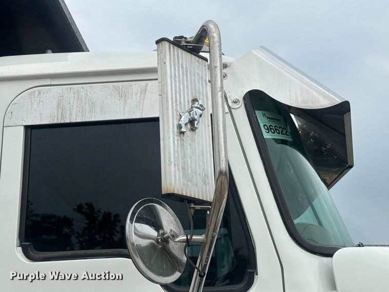 image for item DU3005 2004 Mack CX613 dump truck