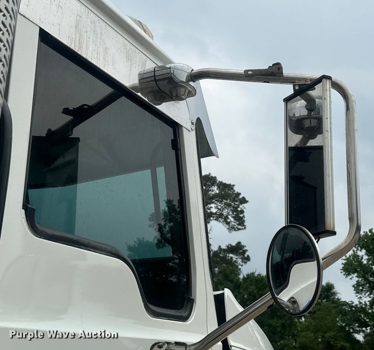 image for item DU3005 2004 Mack CX613 dump truck