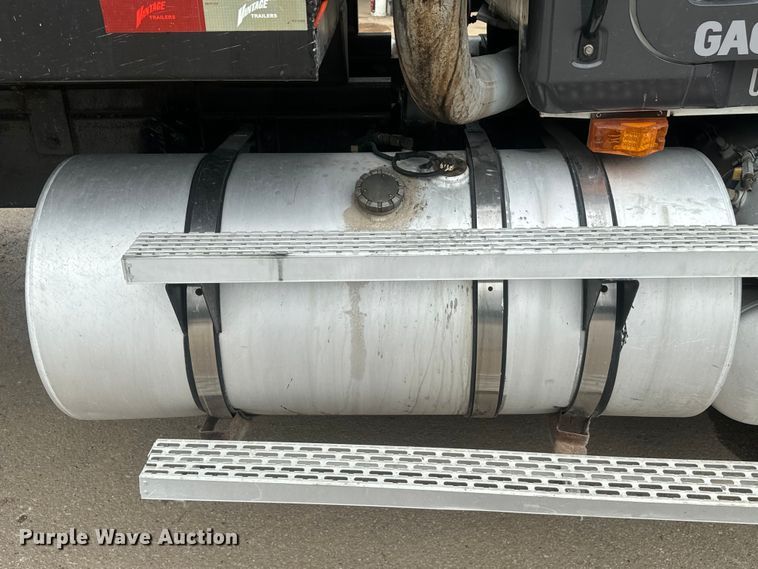 image for item DU3005 2004 Mack CX613 dump truck