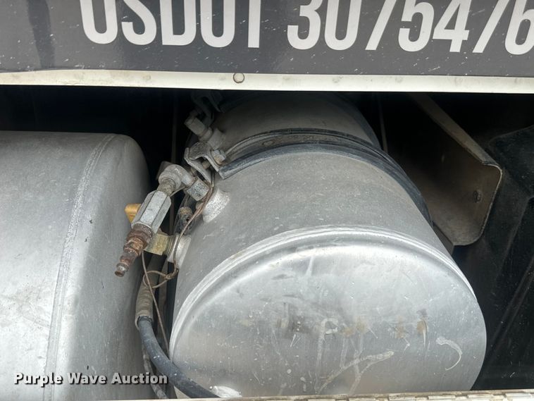 image for item DU3005 2004 Mack CX613 dump truck